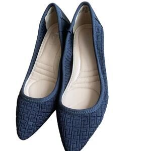 Adrienne Vittadini Navy Kitten Heels size 6